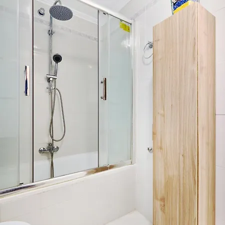 2 Garaje Y Piscina Junto Al Mar *