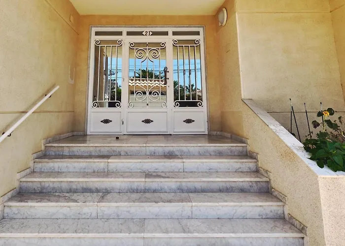 2 Garaje Y Piscina Junto Al Mar