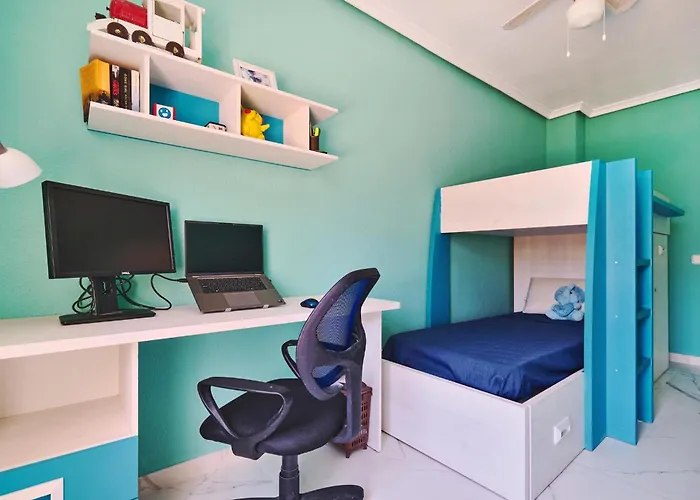 2 Garaje Y Piscina Junto Al Mar